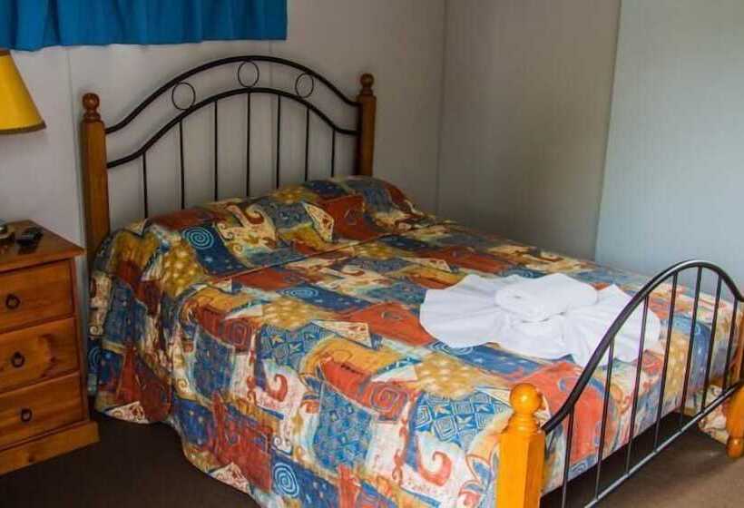 Coal N Cattle Hotel Motel