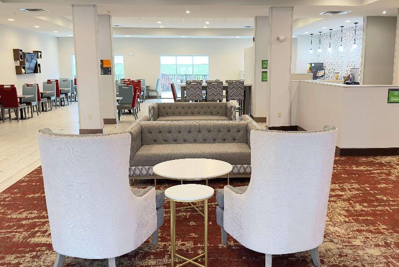 Отель La Quinta Inn & Suites By Wyndham Jackson Cape Girardeau