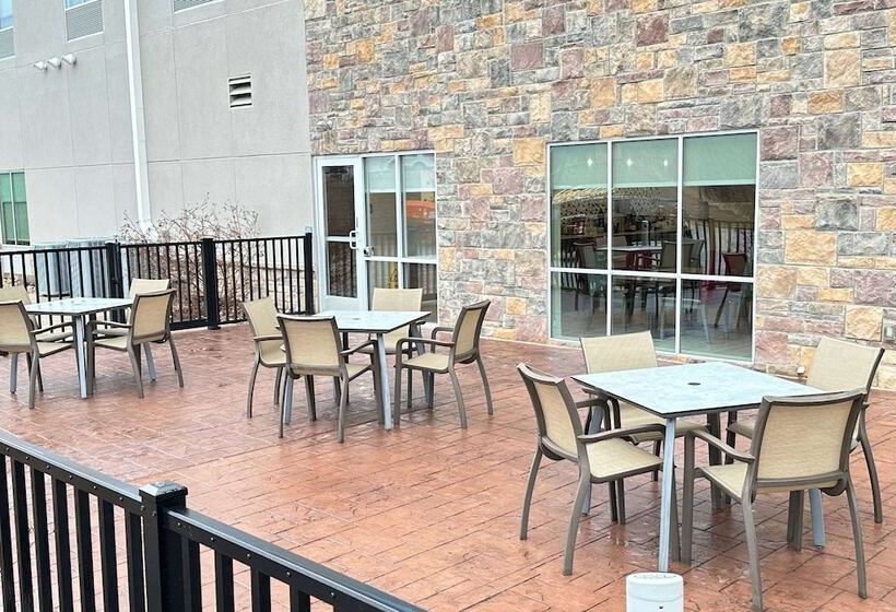 Отель La Quinta Inn & Suites By Wyndham Jackson Cape Girardeau