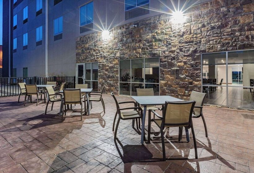 Отель La Quinta Inn & Suites By Wyndham Jackson Cape Girardeau