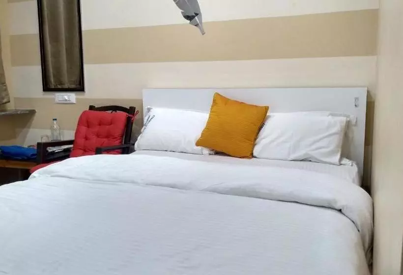 Hotelli Pgr Thirunallar