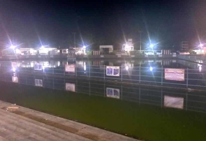 בית מלון כפרי Pgr Thirunallar