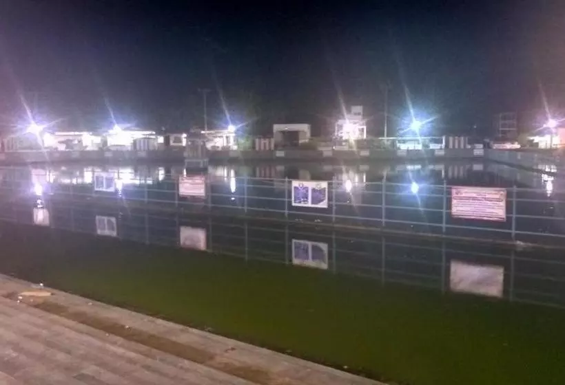 Hotelli Pgr Thirunallar