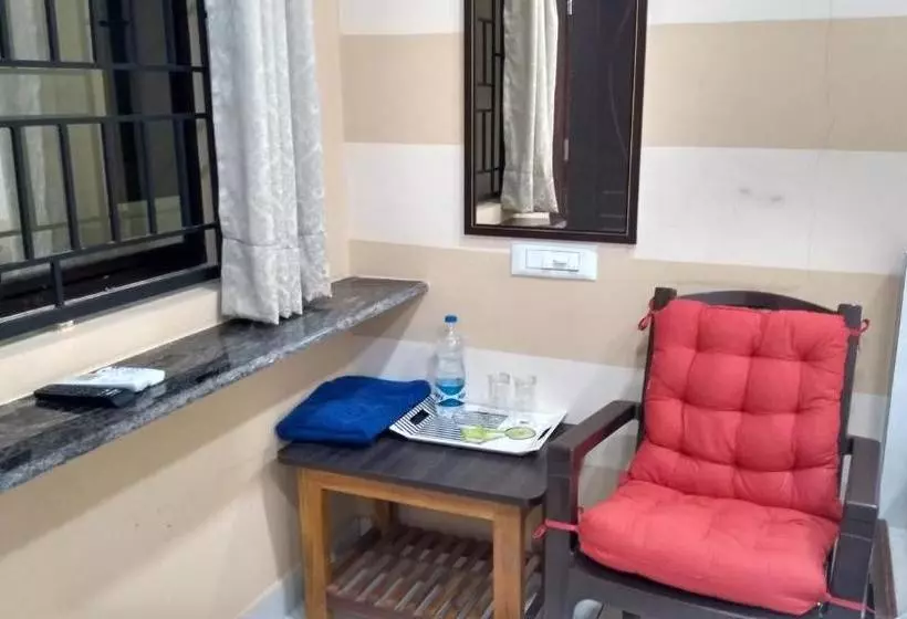 Hotelli Pgr Thirunallar