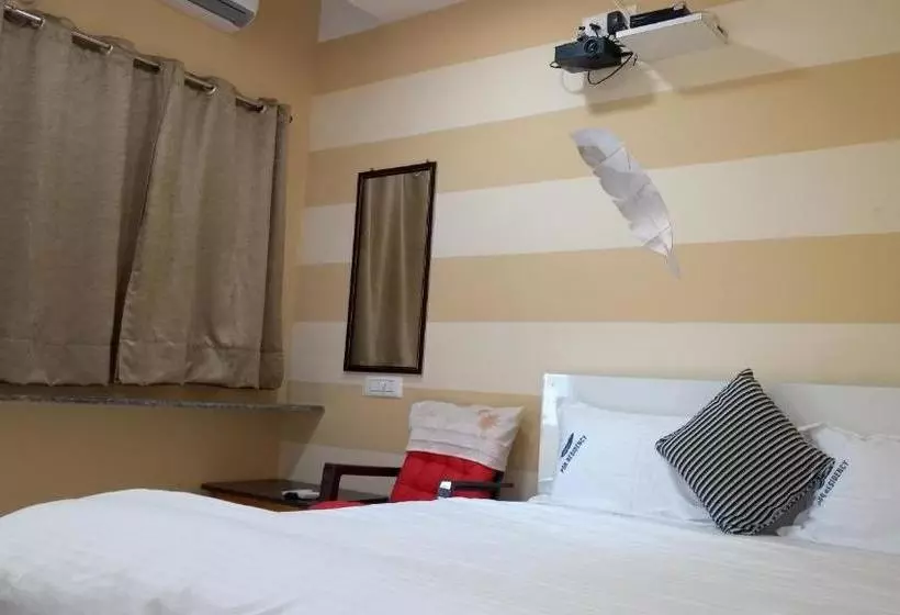 Hotelli Pgr Thirunallar