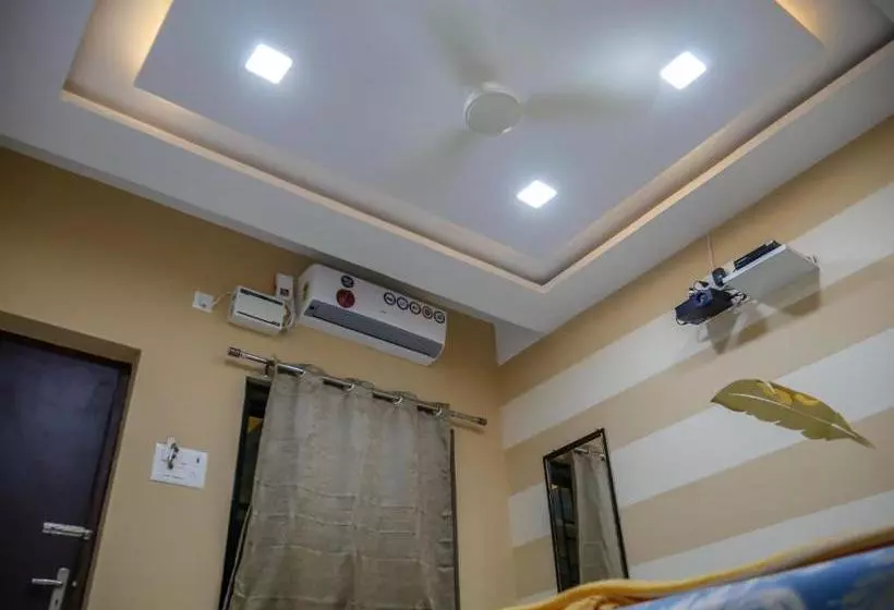 Hotelli Pgr Thirunallar