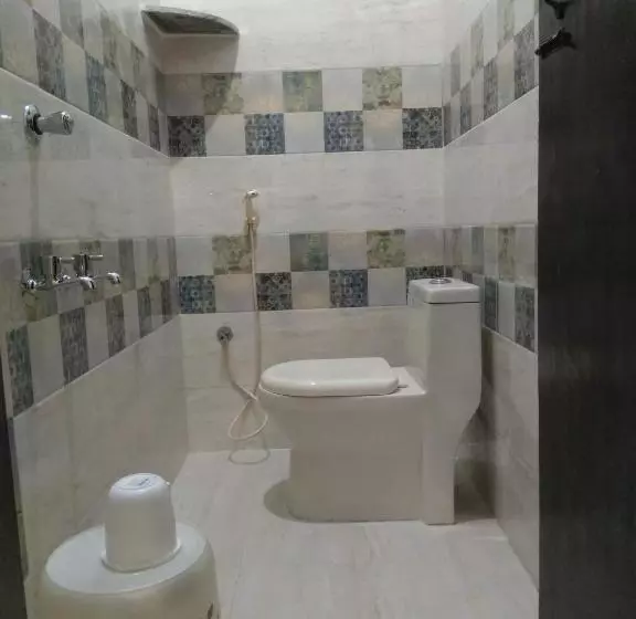 Hotelli Pgr Thirunallar