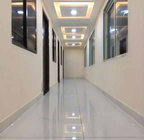 Hotelli Pgr Thirunallar