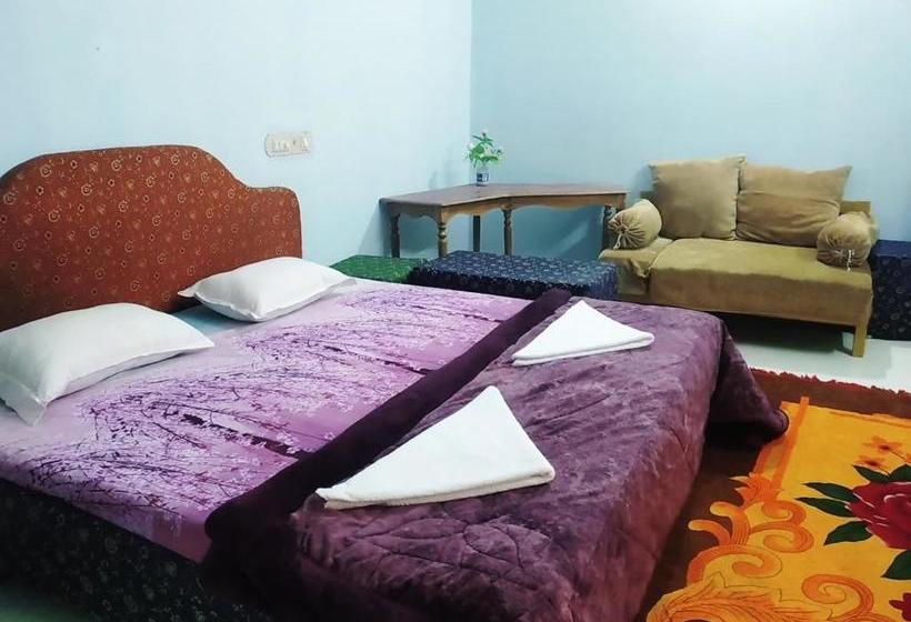 호텔 Spot On White House Beach Resort