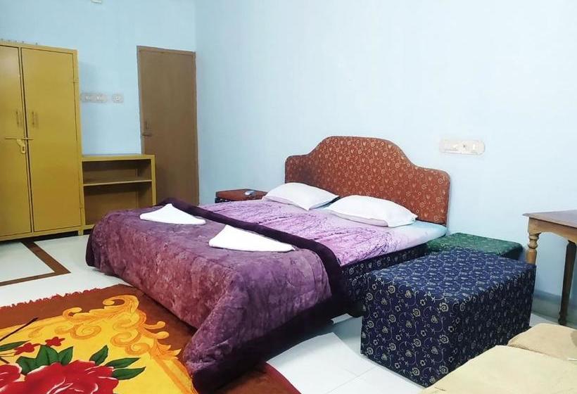 호텔 Spot On White House Beach Resort