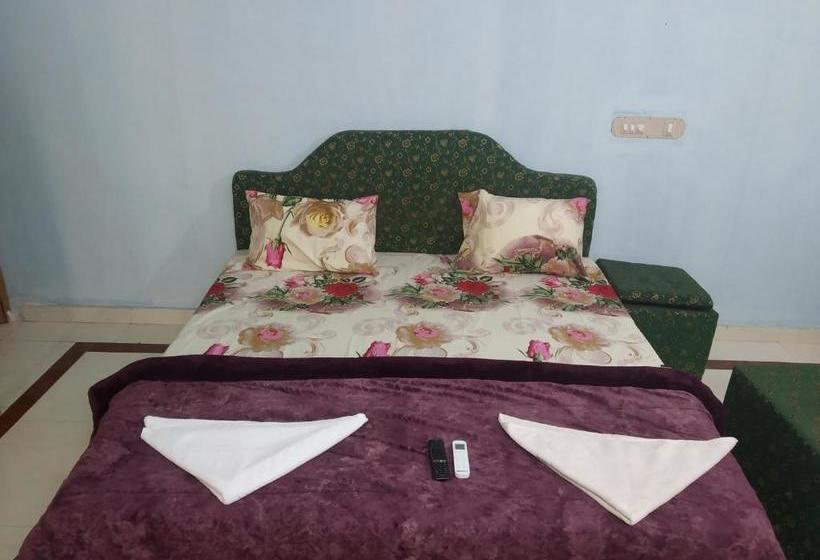 호텔 Spot On White House Beach Resort