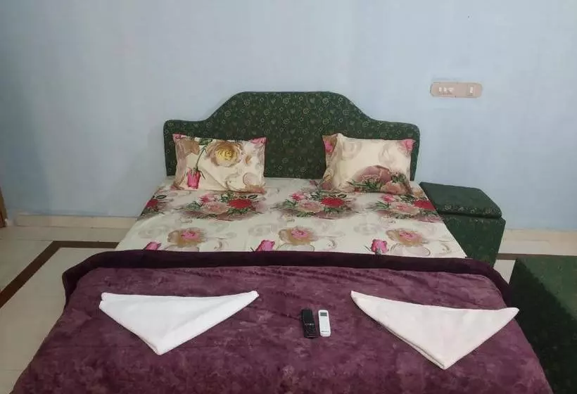 هتل Spot On White House Beach Resort