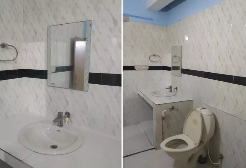 هتل Spot On White House Beach Resort