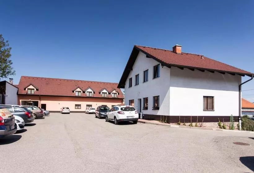 ホテル U Crlíků