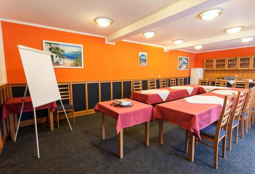 Szálloda U Crlíků