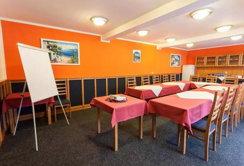 ホテル U Crlíků