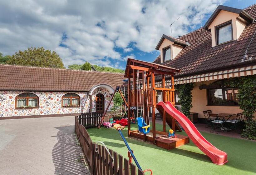 Szálloda U Crlíků