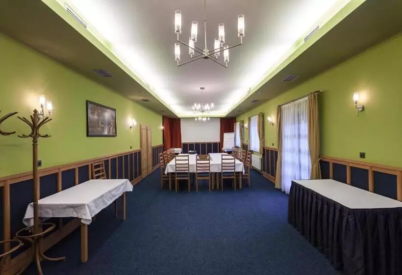 ホテル U Crlíků