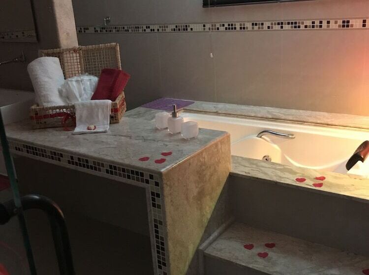 펜션 Homestay Taty Pousada