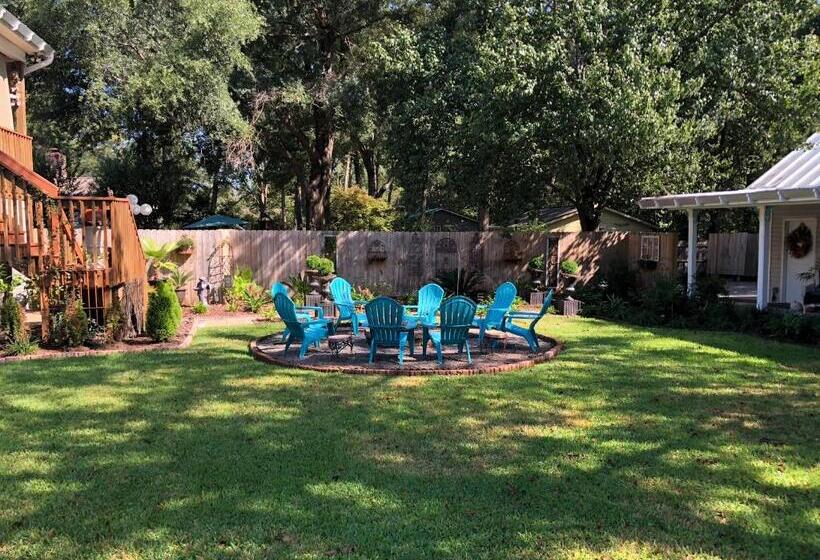 Caroline's Bed And Breakfast