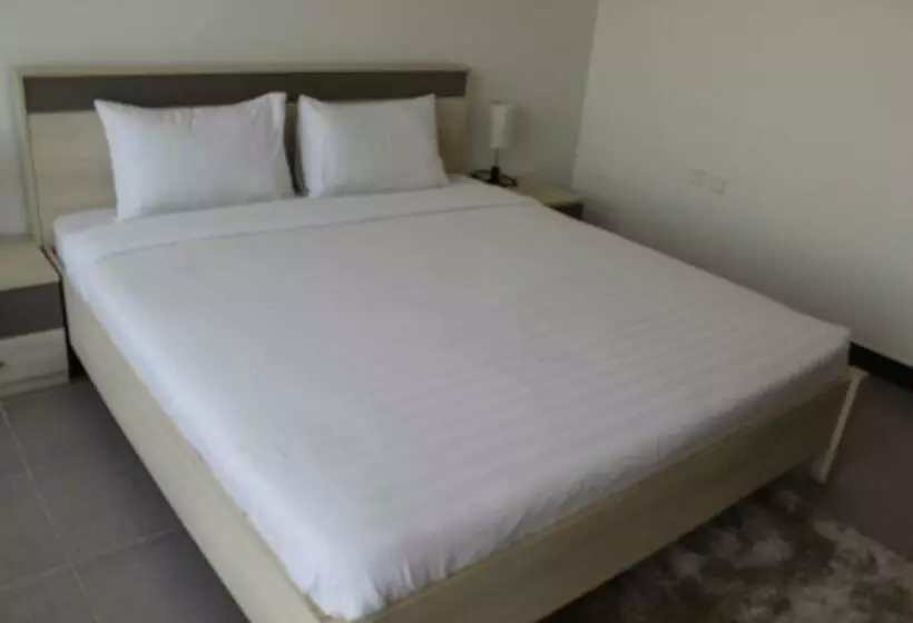 ホテル Golden Suites