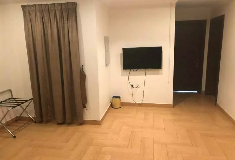 ホテル Golden Suites