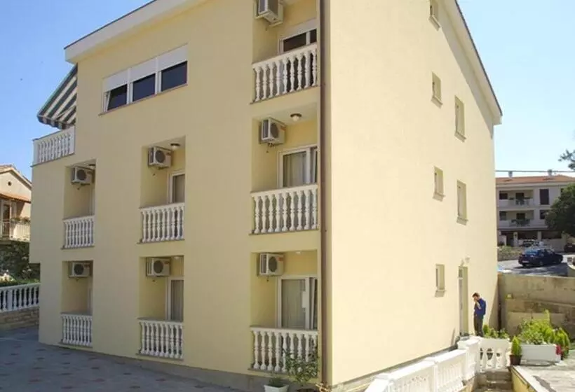 ペンション Guesthouse Villa Adria