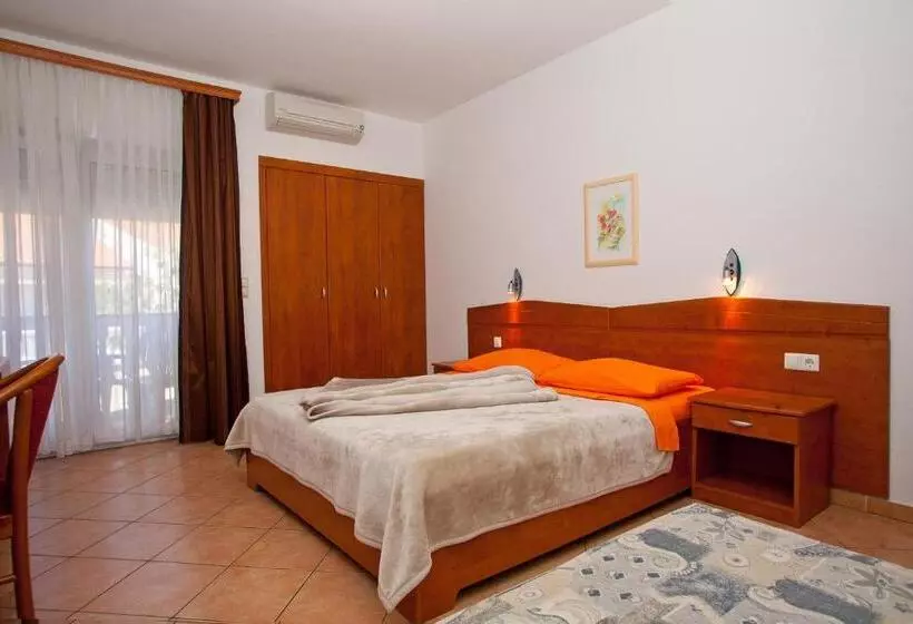 ペンション Guesthouse Villa Adria
