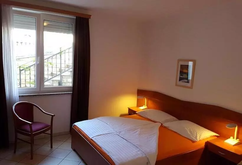 ペンション Guesthouse Villa Adria