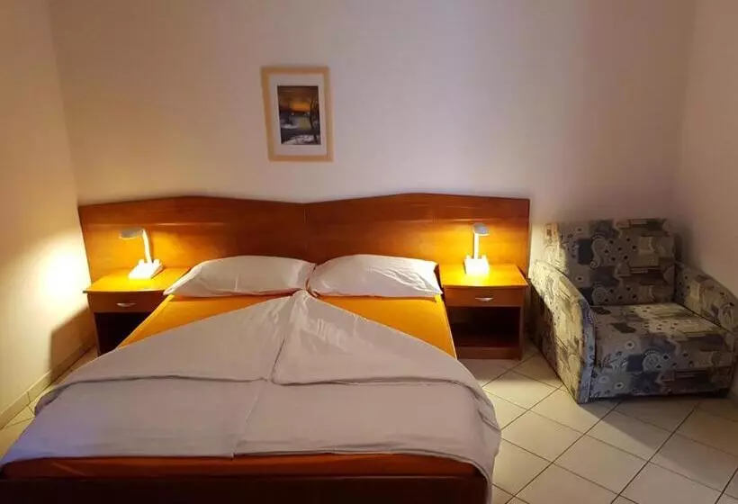 ペンション Guesthouse Villa Adria