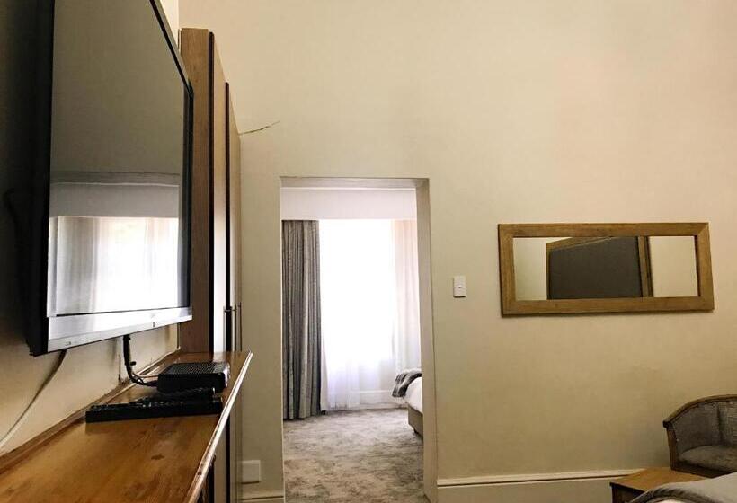 פנסיון Milner Manor