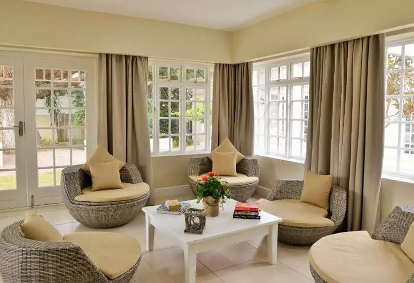 ペンション Milner Manor