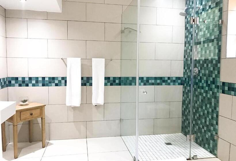 פנסיון Milner Manor