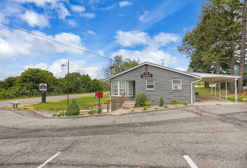 בית מלון כפרי Halifax Inn