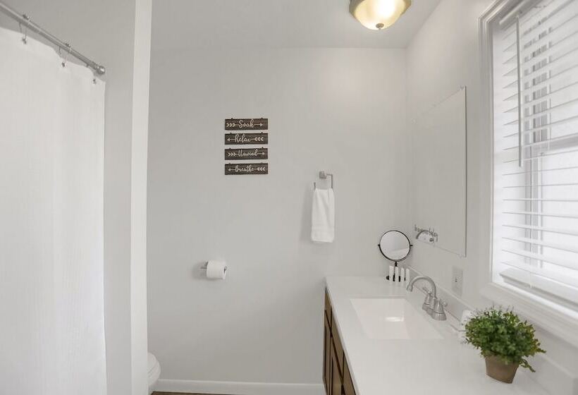 בית מלון כפרי Halifax Inn