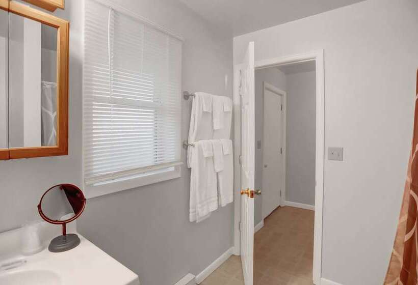 בית מלון כפרי Halifax Inn