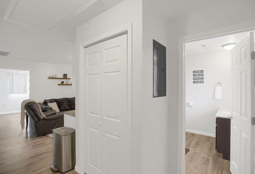 בית מלון כפרי Halifax Inn