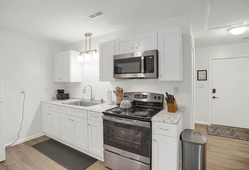 בית מלון כפרי Halifax Inn