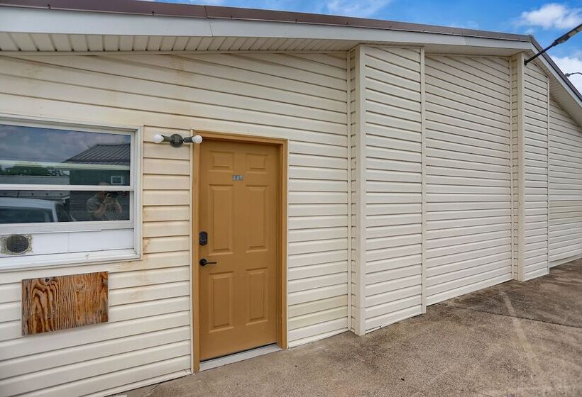 בית מלון כפרי Halifax Inn