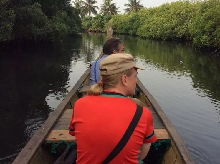 ホテル The Akwidaa Inn