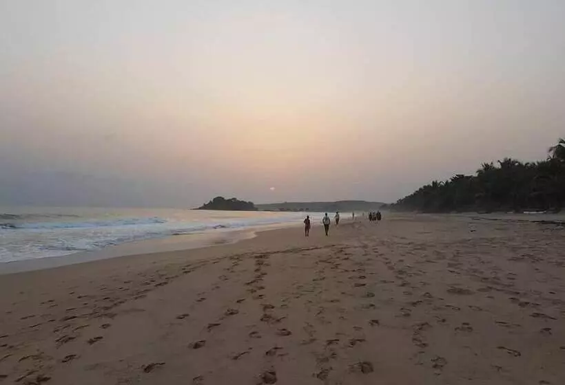 ホテル The Akwidaa Inn