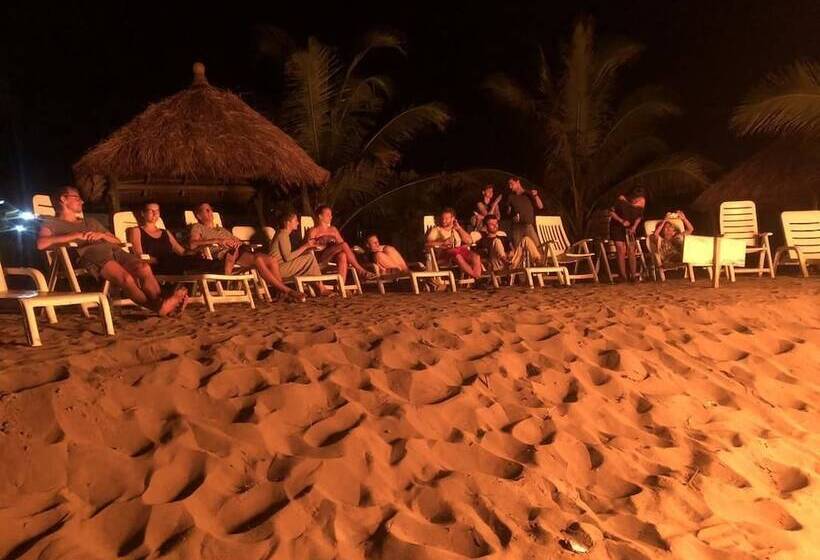 ホテル The Akwidaa Inn