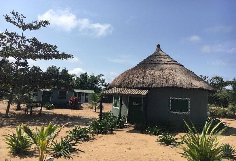 ホテル The Akwidaa Inn