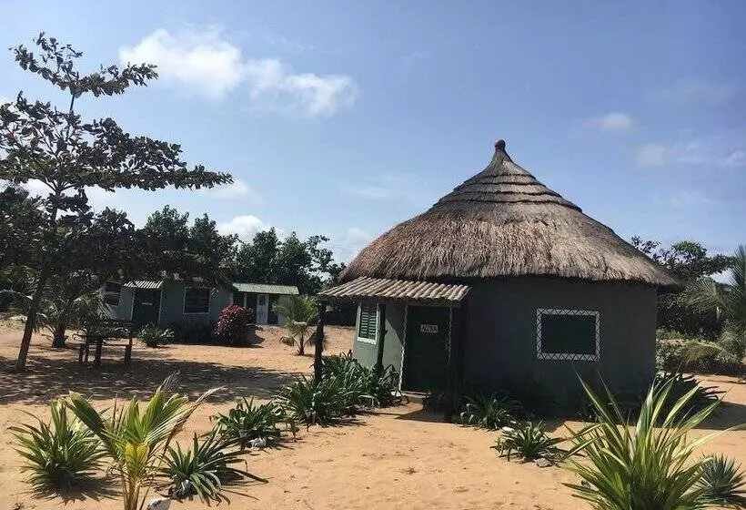 ホテル The Akwidaa Inn