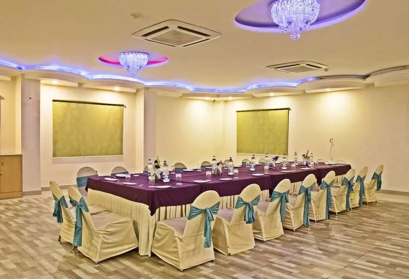 Hotelli Genx Plaza Mughalsarai