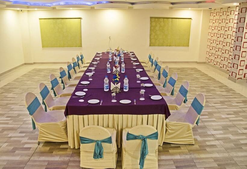 فندق Genx Plaza Mughalsarai