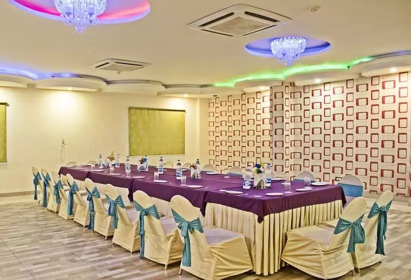 Hotelli Genx Plaza Mughalsarai
