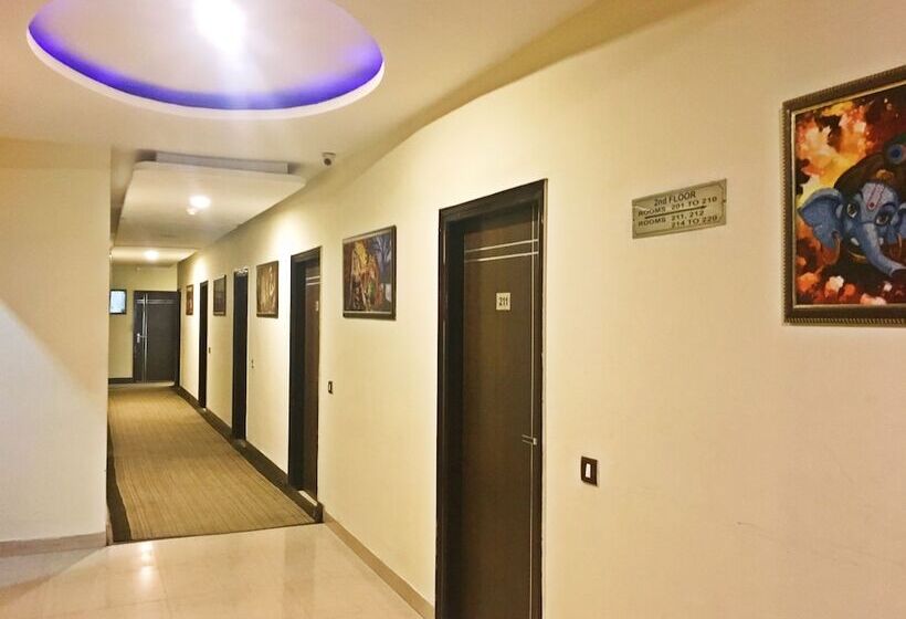 فندق Genx Plaza Mughalsarai