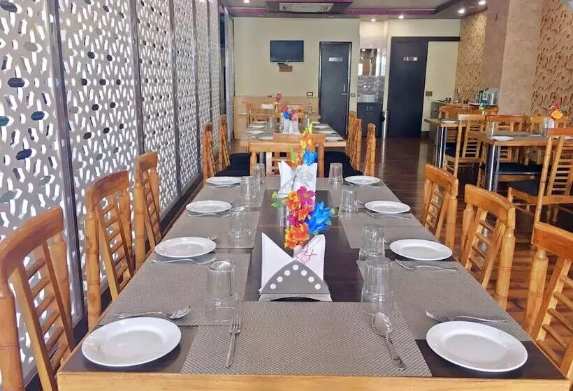 Hotelli Genx Plaza Mughalsarai