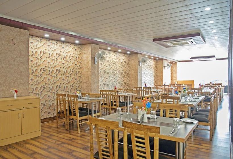 فندق Genx Plaza Mughalsarai